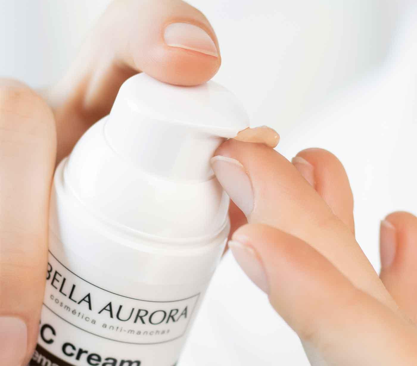 CC Cream Crema Colore Anti-macchie Tono Chiaro SPF50+